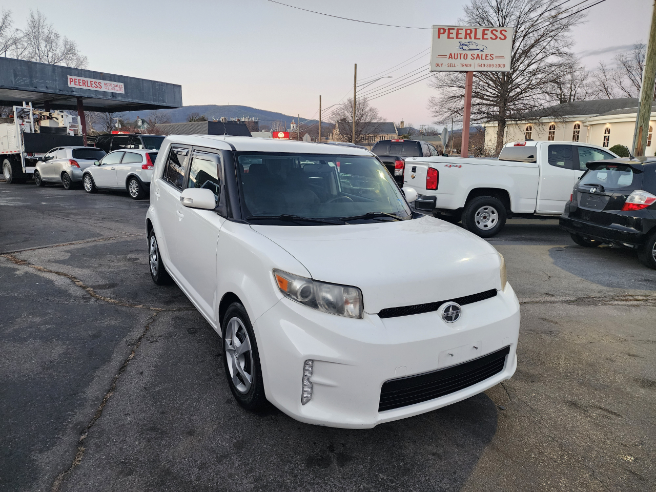 Scion xB 5-Door Wagon 5-Spd MT 2013