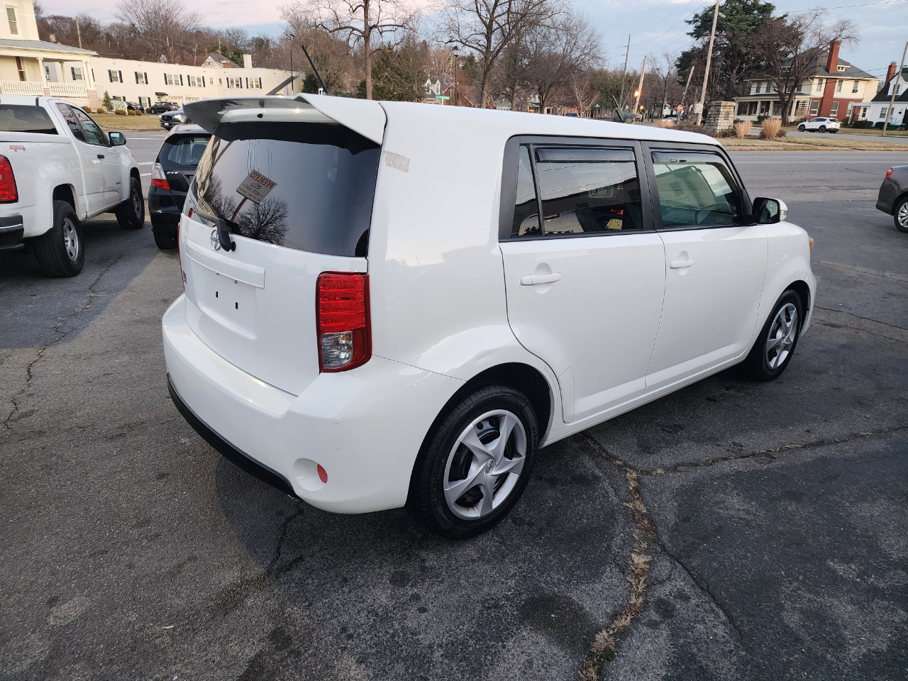 Scion xB 5-Door Wagon 5-Spd MT 2013