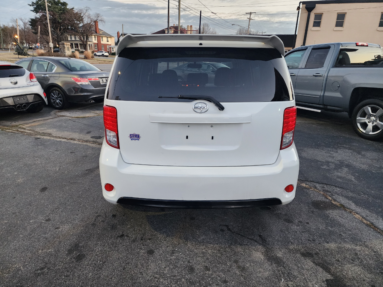 Scion xB 5-Door Wagon 5-Spd MT 2013