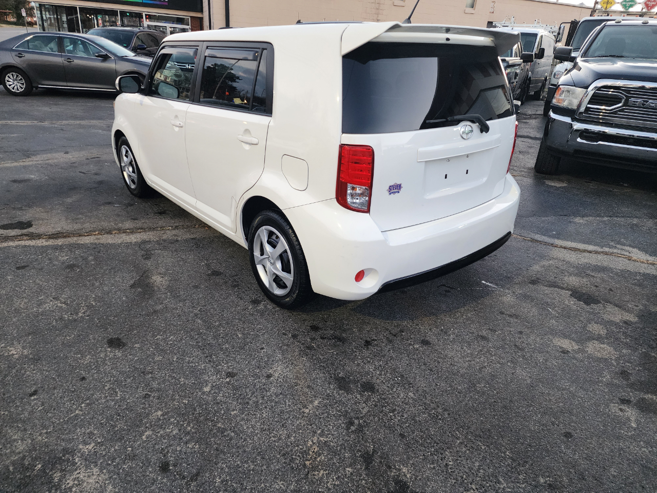 Scion xB 5-Door Wagon 5-Spd MT 2013