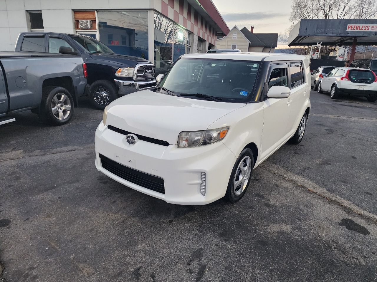 Scion xB 5-Door Wagon 5-Spd MT 2013
