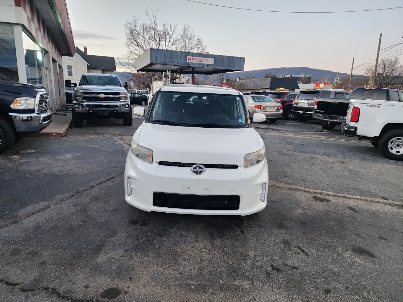 Scion xB 5-Door Wagon 5-Spd MT 2013