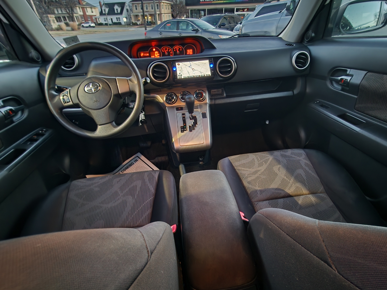 Scion xB 5-Door Wagon 5-Spd MT 2013