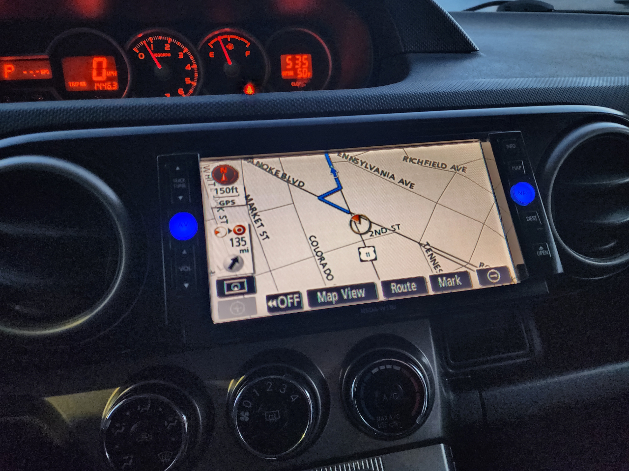 Scion xB 5-Door Wagon 5-Spd MT 2013