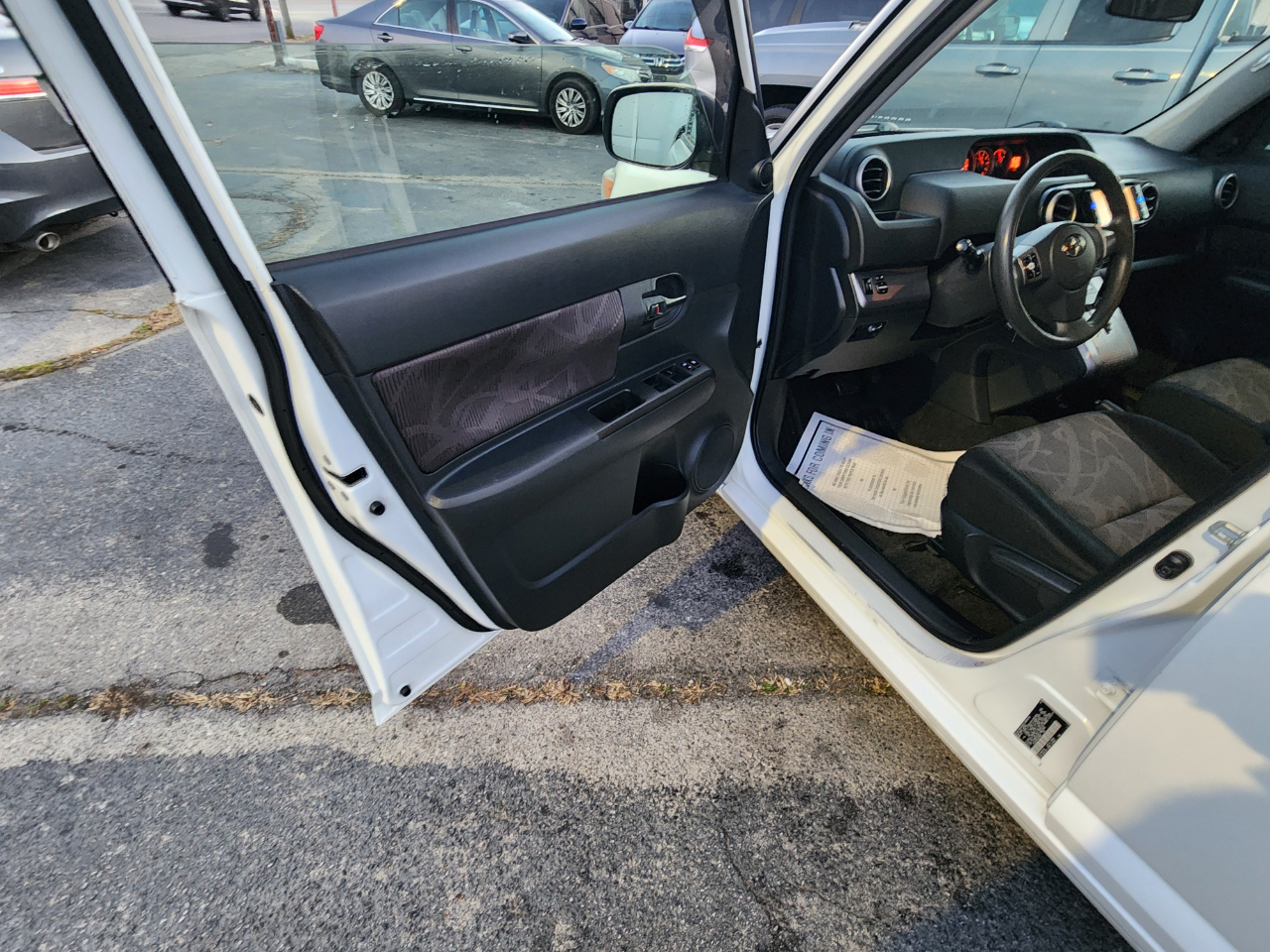 Scion xB 5-Door Wagon 5-Spd MT 2013