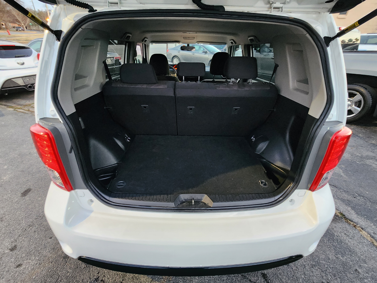 Scion xB 5-Door Wagon 5-Spd MT 2013