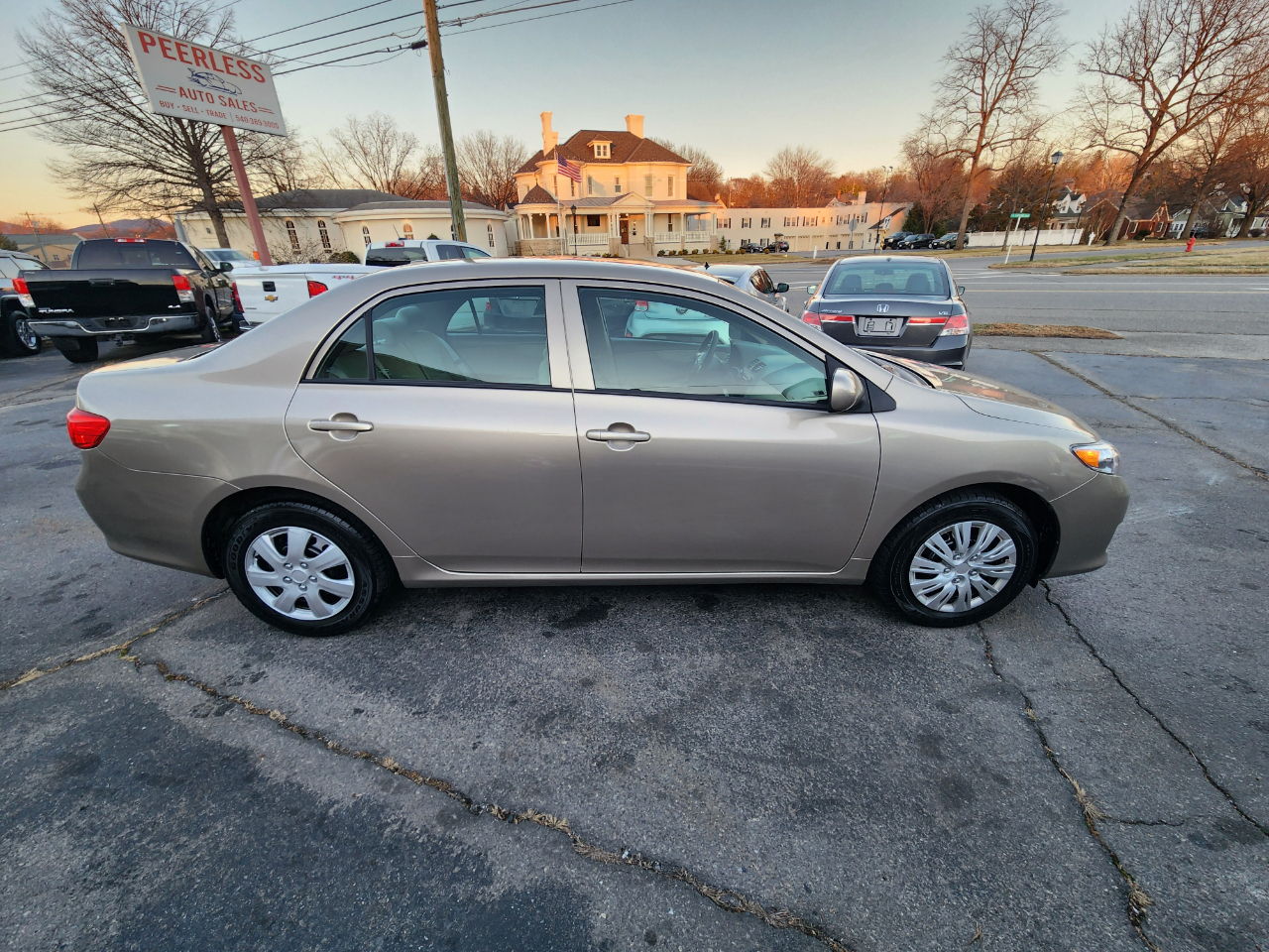 Toyota Corolla Base 5-Speed MT 2010