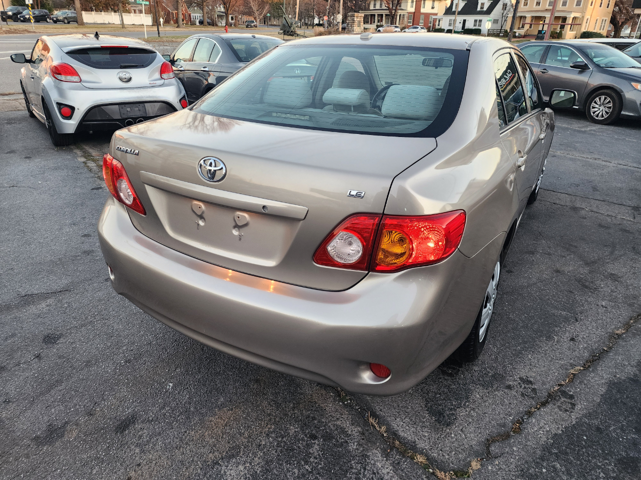 Toyota Corolla Base 5-Speed MT 2010
