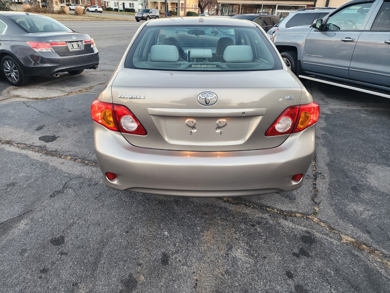 Toyota Corolla Base 5-Speed MT 2010