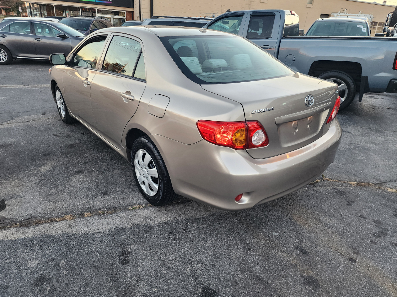 Toyota Corolla Base 5-Speed MT 2010