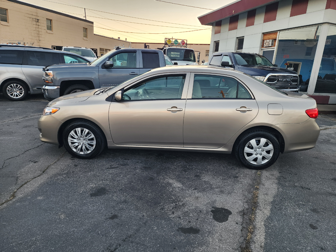 Toyota Corolla Base 5-Speed MT 2010