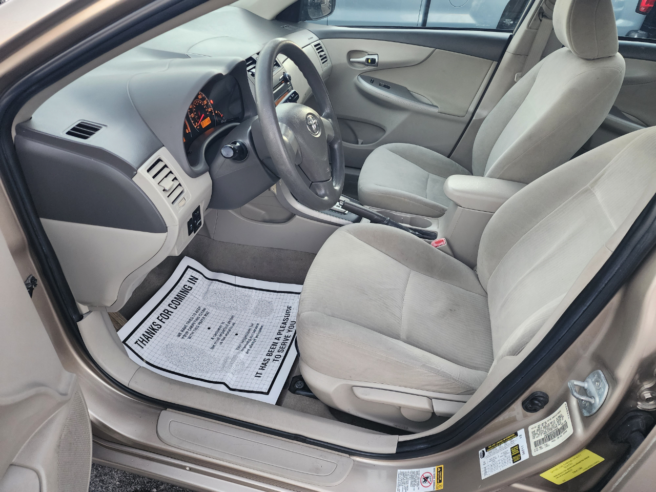 Toyota Corolla Base 5-Speed MT 2010