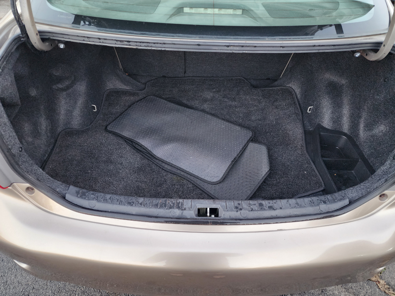 Toyota Corolla Base 5-Speed MT 2010