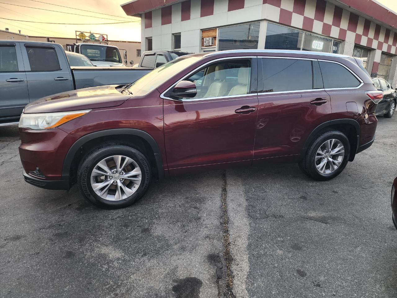 Toyota Highlander XLE AWD V6 2015