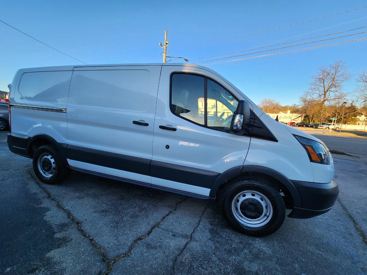 Ford Transit 150 Van Low Roof w/Sliding Pass. 130-in. WB 2018