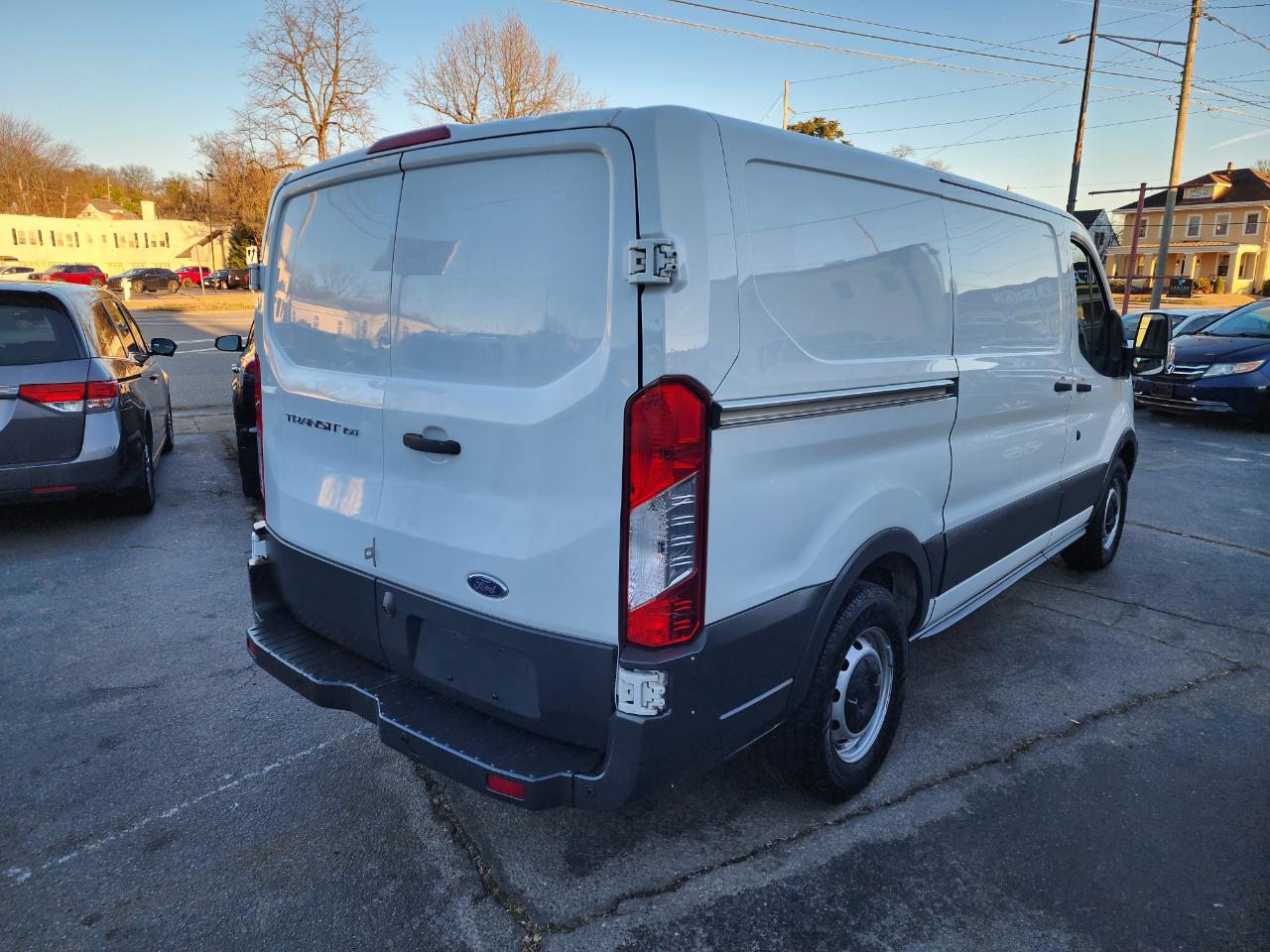 Ford Transit 150 Van Low Roof w/Sliding Pass. 130-in. WB 2018