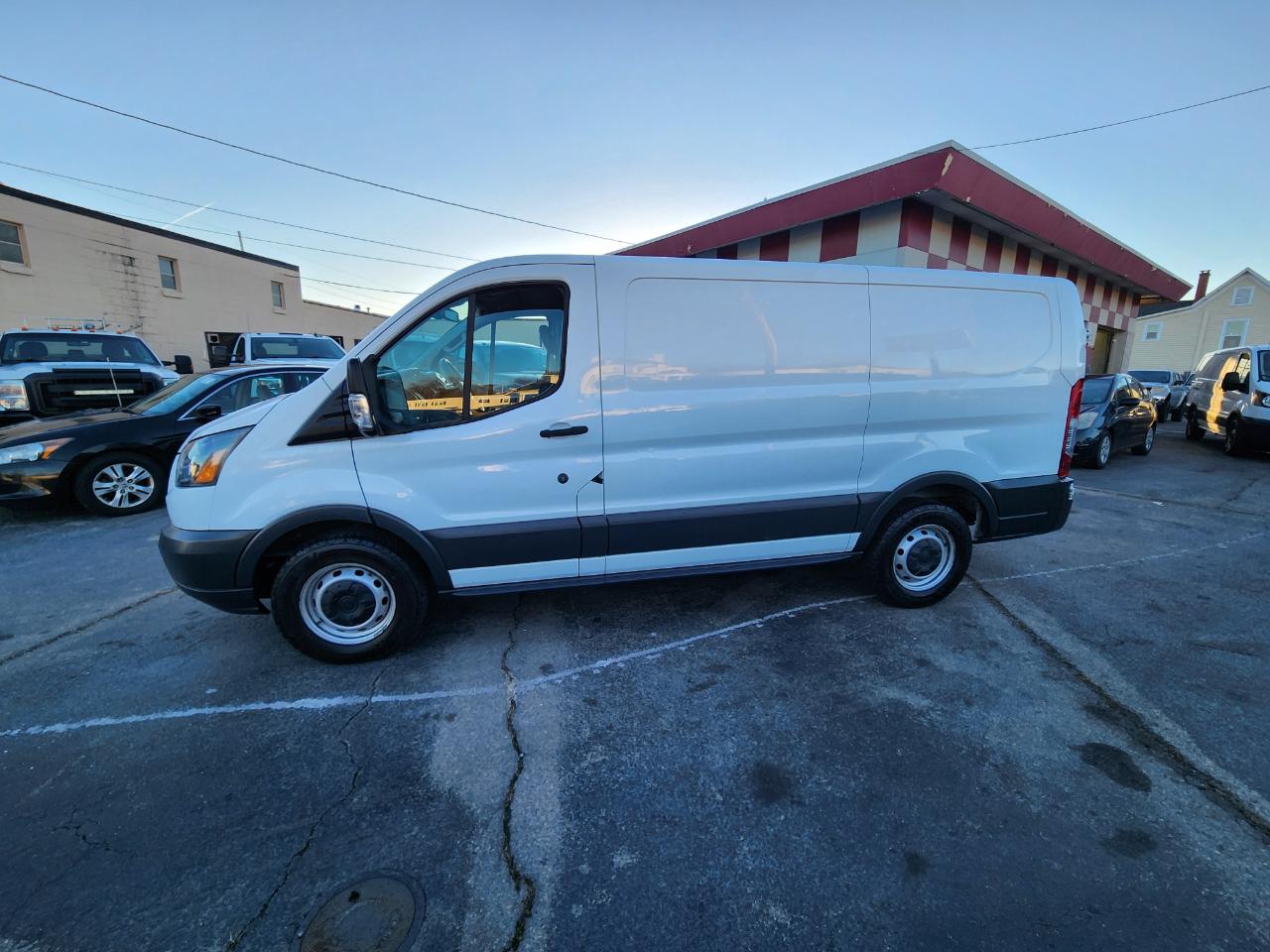 Ford Transit 150 Van Low Roof w/Sliding Pass. 130-in. WB 2018