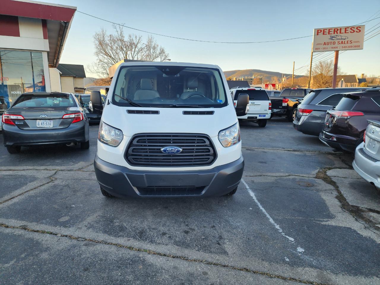 Ford Transit 150 Van Low Roof w/Sliding Pass. 130-in. WB 2018