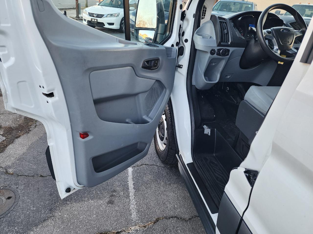 Ford Transit 150 Van Low Roof w/Sliding Pass. 130-in. WB 2018