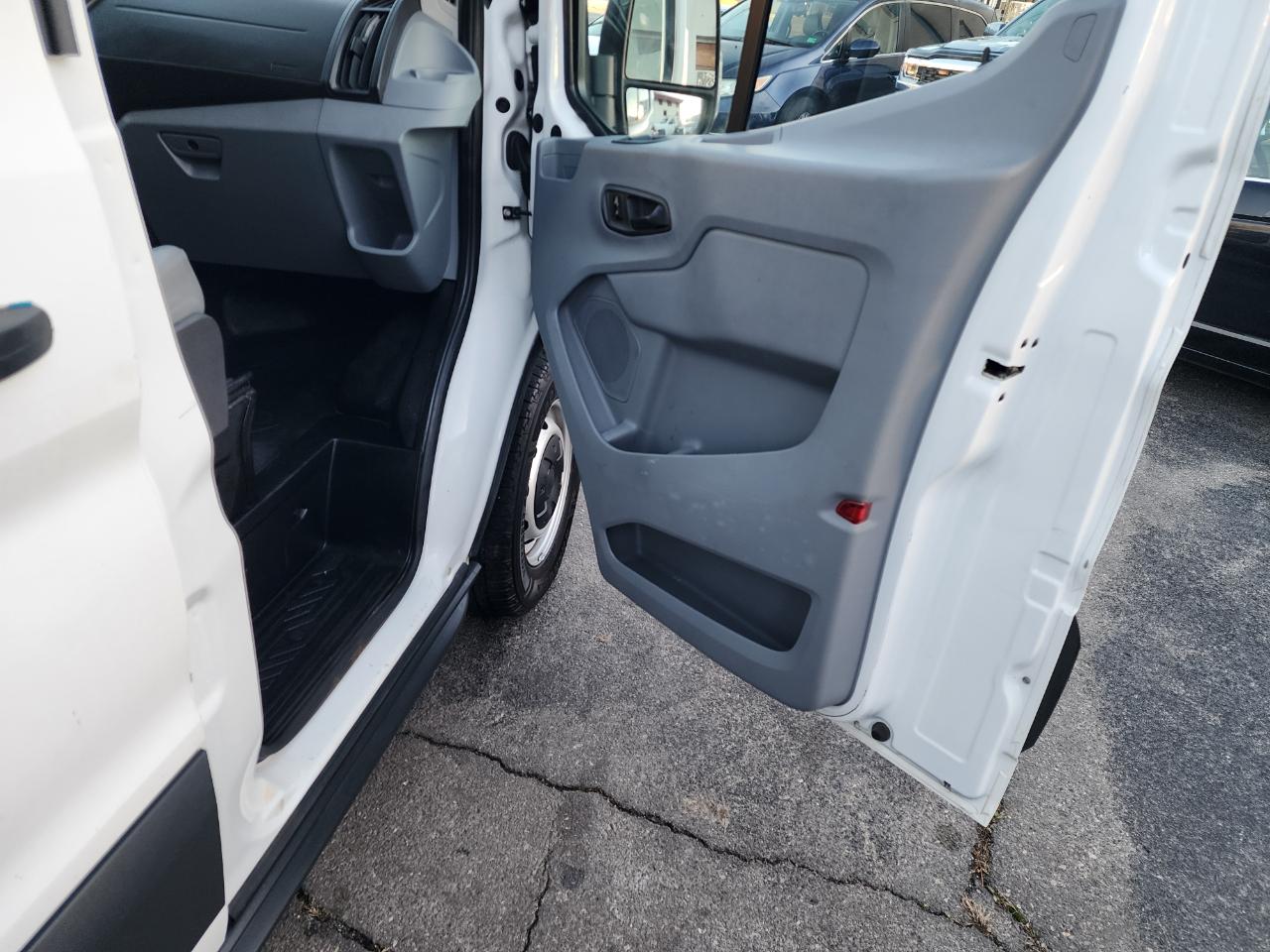 Ford Transit 150 Van Low Roof w/Sliding Pass. 130-in. WB 2018
