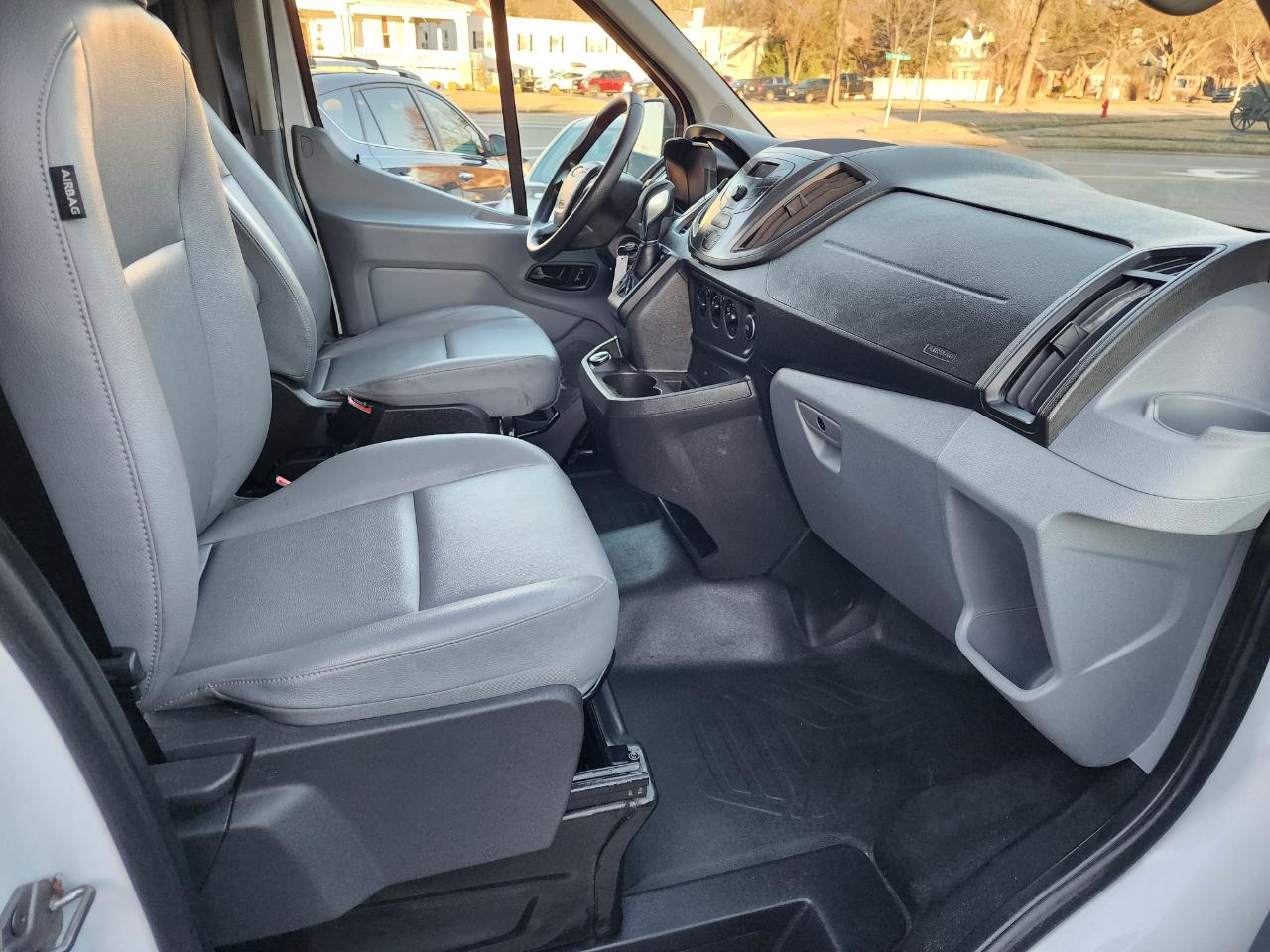 Ford Transit 150 Van Low Roof w/Sliding Pass. 130-in. WB 2018