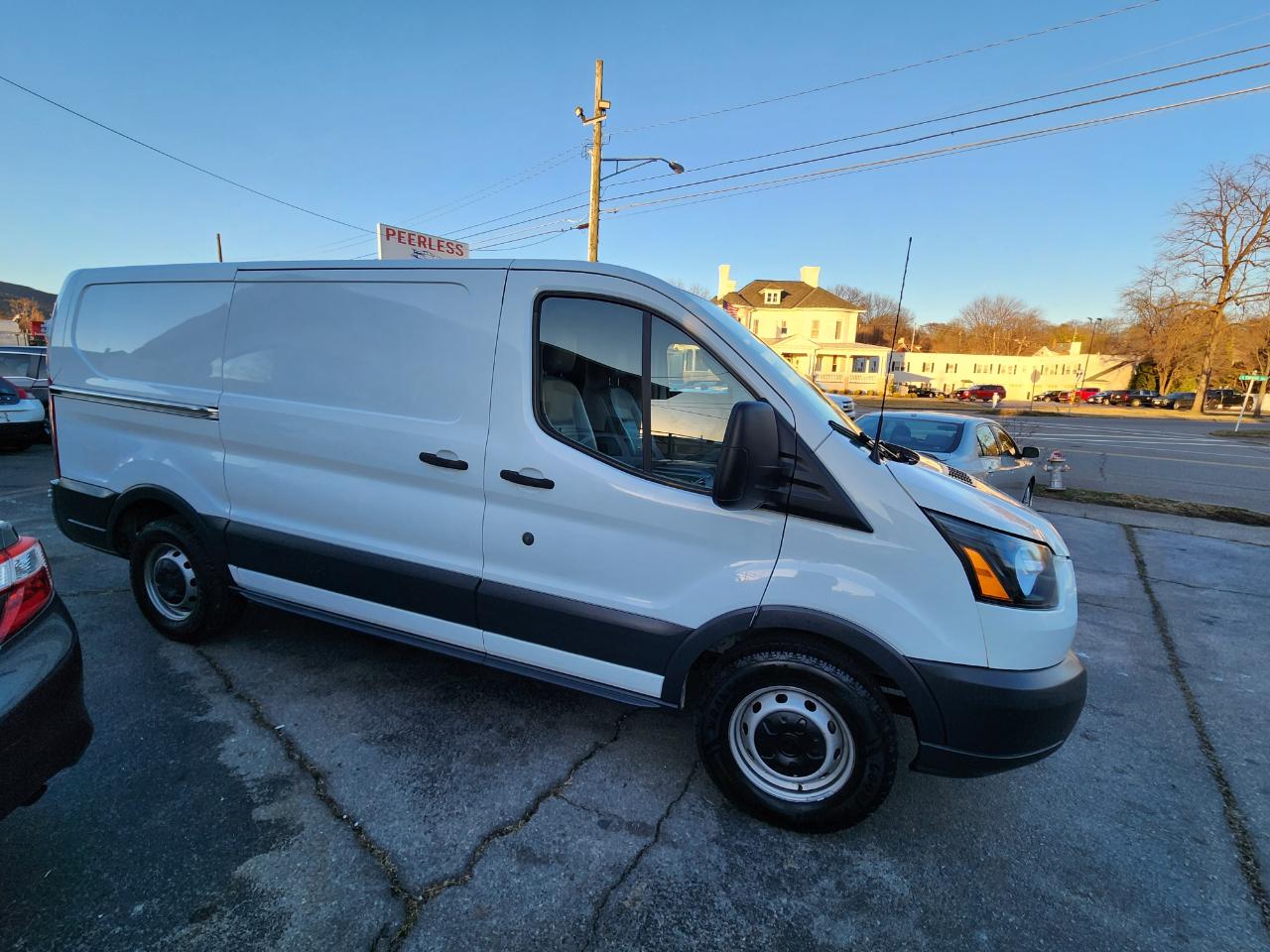 Ford Transit 150 Van Low Roof w/Sliding Pass. 130-in. WB 2018