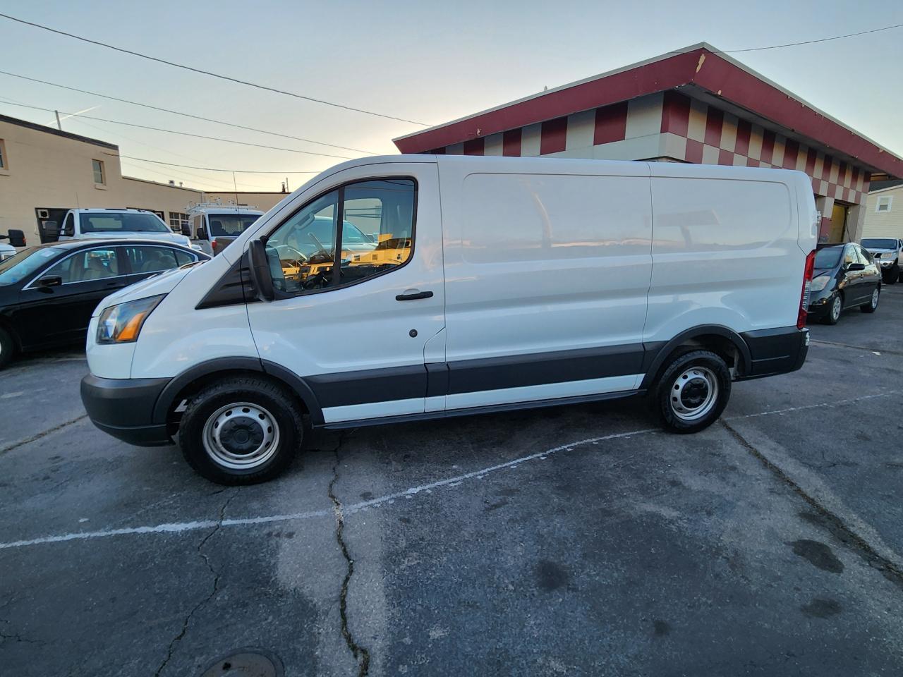 Ford Transit 150 Van Low Roof w/Sliding Pass. 130-in. WB 2018