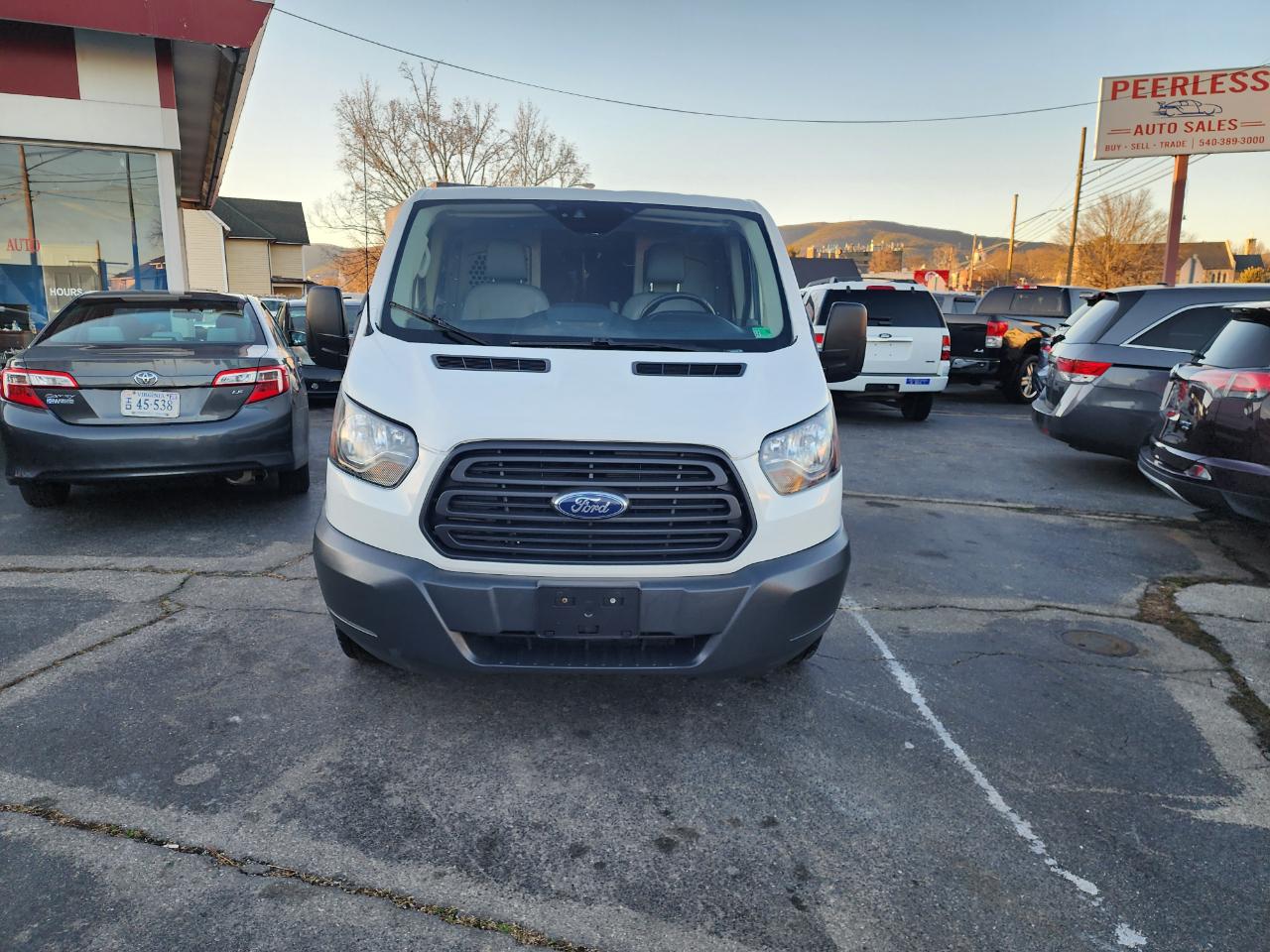 Ford Transit 150 Van Low Roof w/Sliding Pass. 130-in. WB 2018