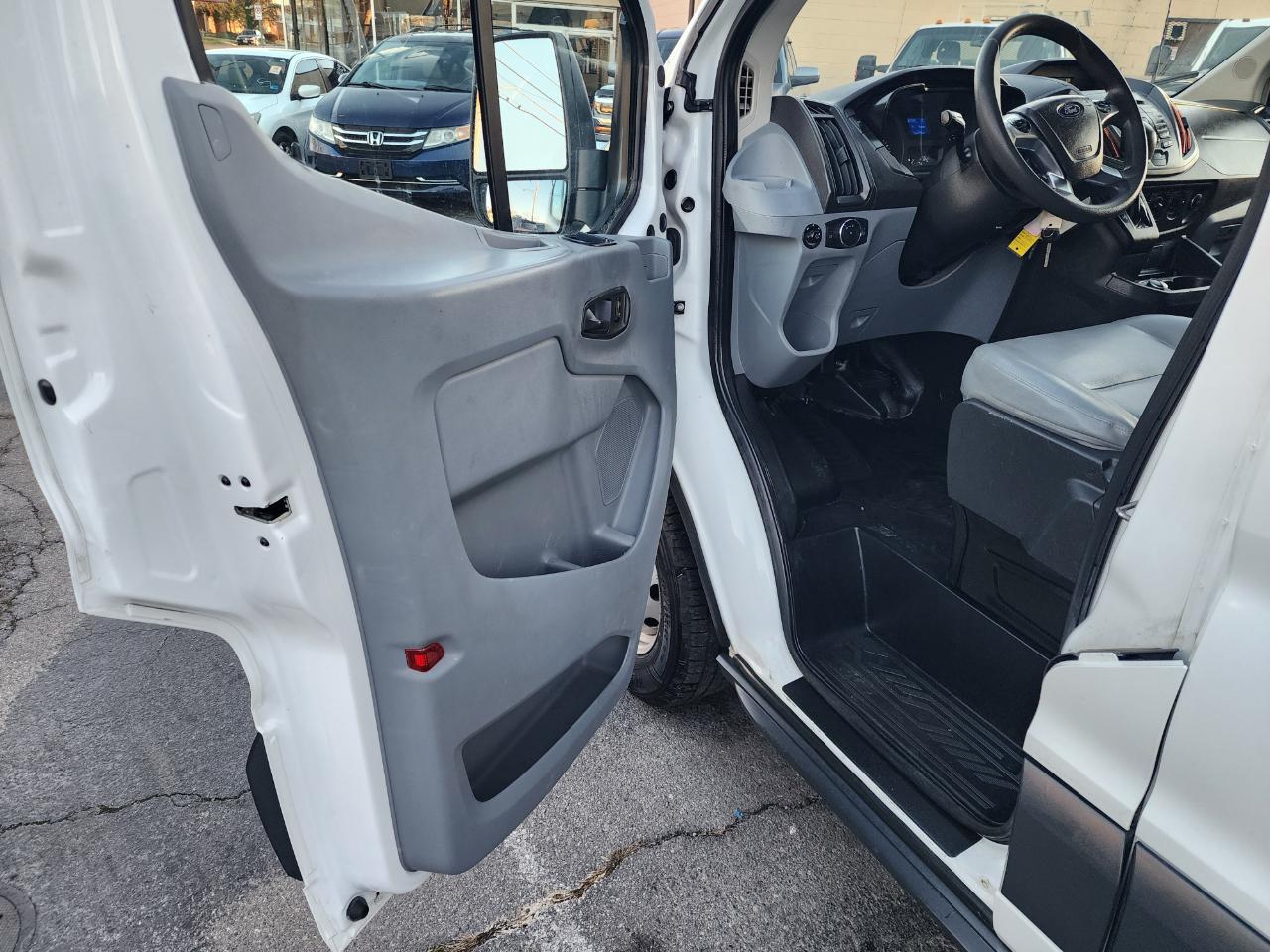 Ford Transit 150 Van Low Roof w/Sliding Pass. 130-in. WB 2018