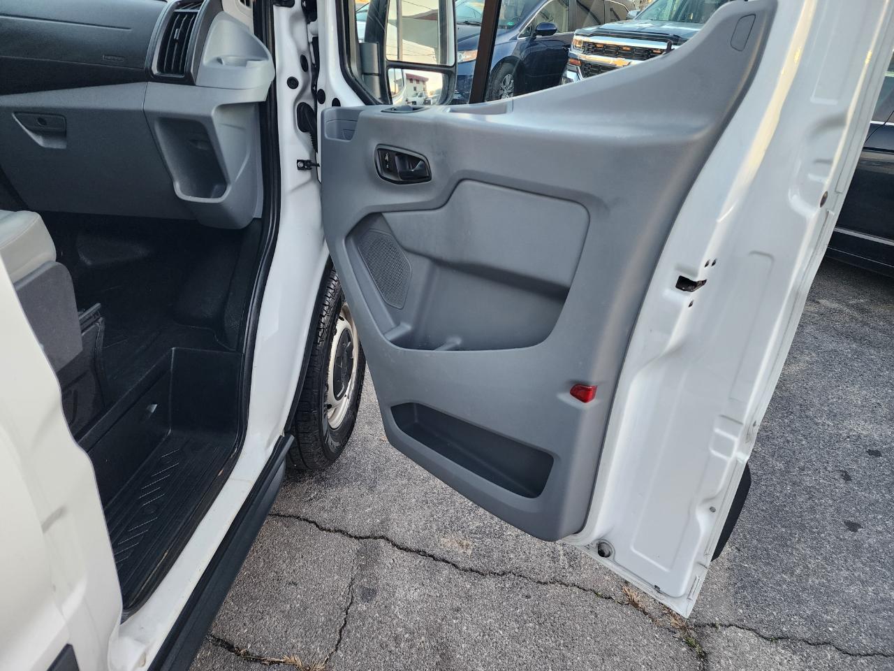 Ford Transit 150 Van Low Roof w/Sliding Pass. 130-in. WB 2018