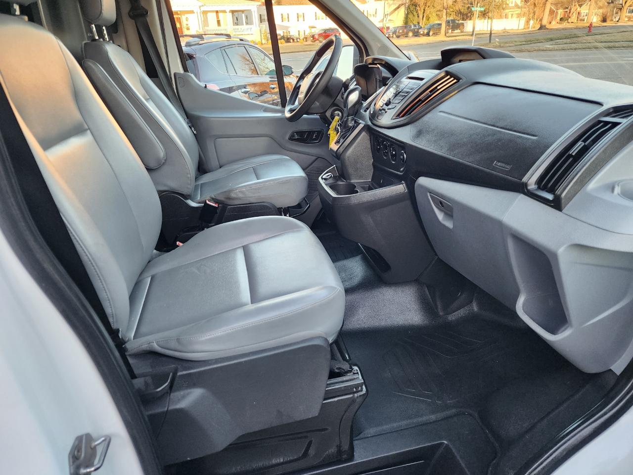 Ford Transit 150 Van Low Roof w/Sliding Pass. 130-in. WB 2018