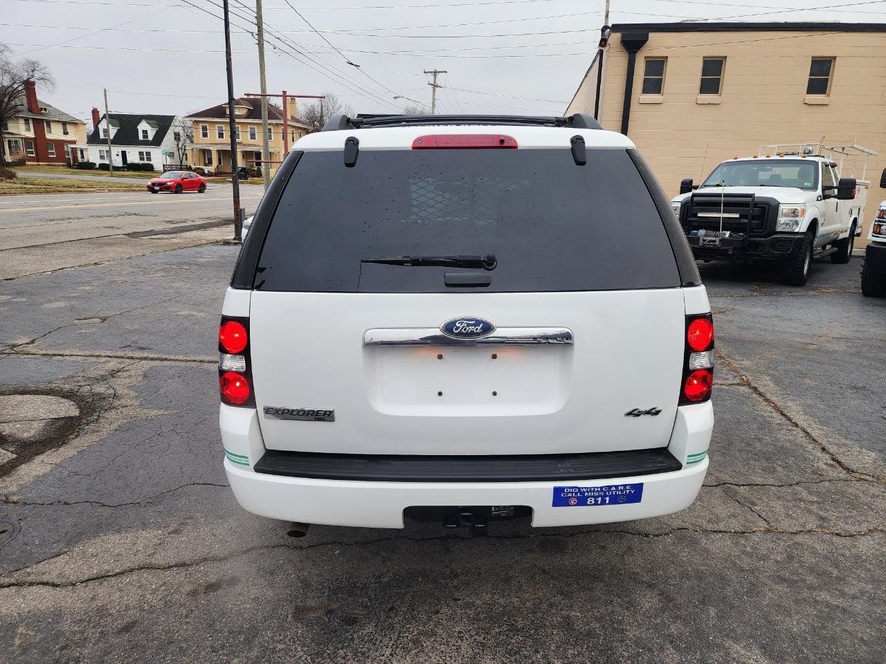 Ford Explorer XLT 4.0L 4WD 2010