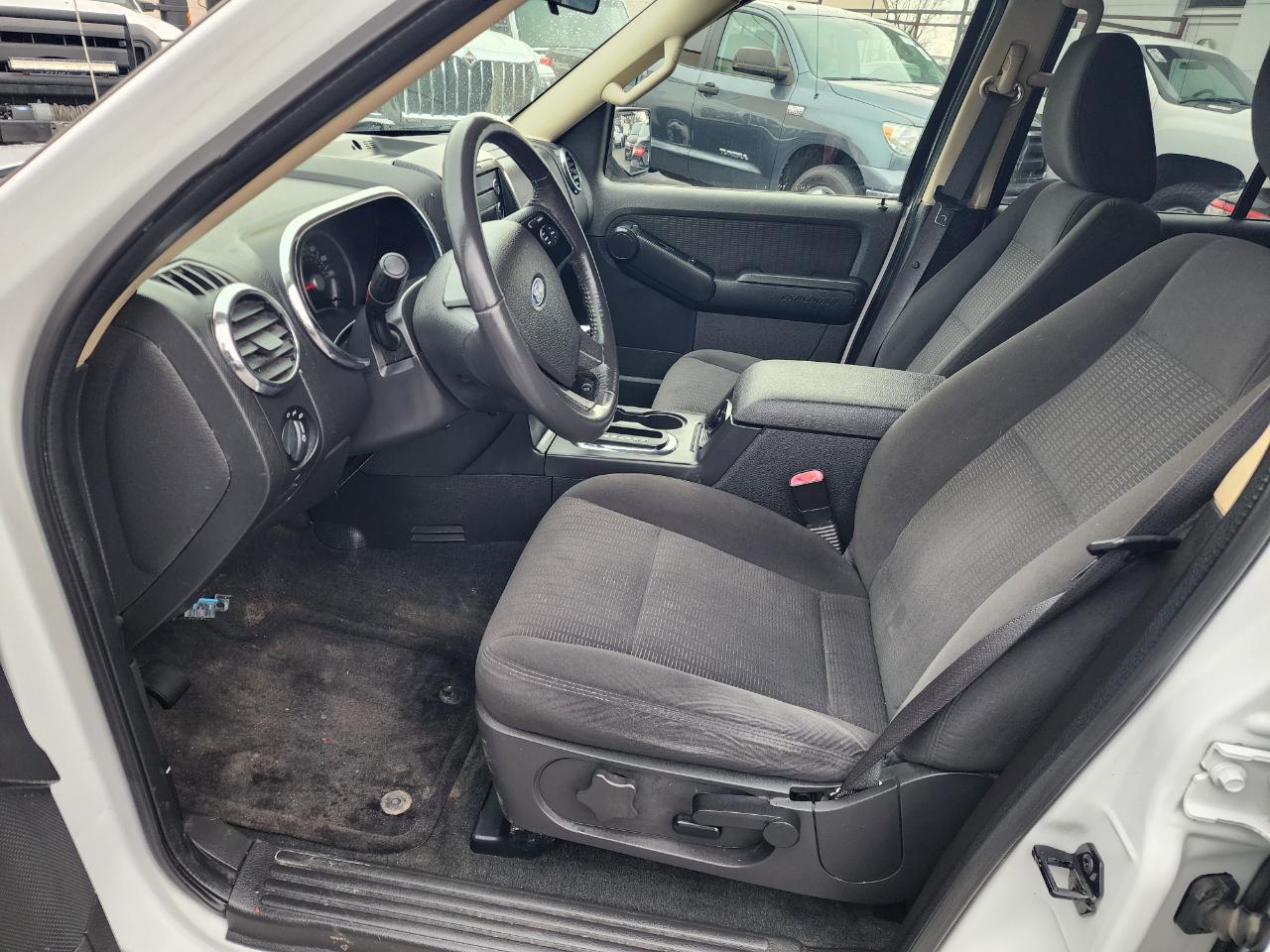 Ford Explorer XLT 4.0L 4WD 2010