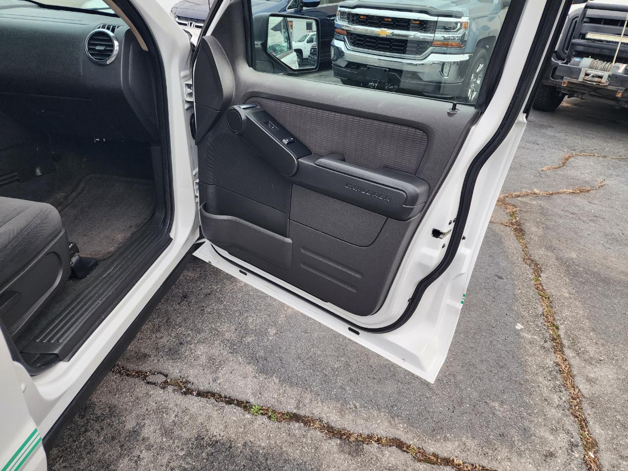 Ford Explorer XLT 4.0L 4WD 2010