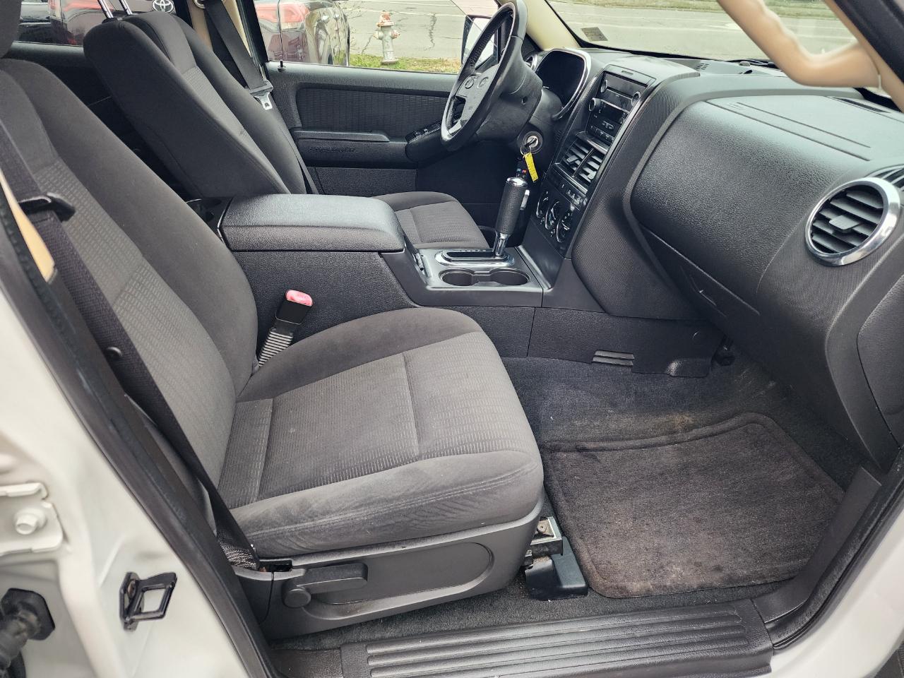 Ford Explorer XLT 4.0L 4WD 2010