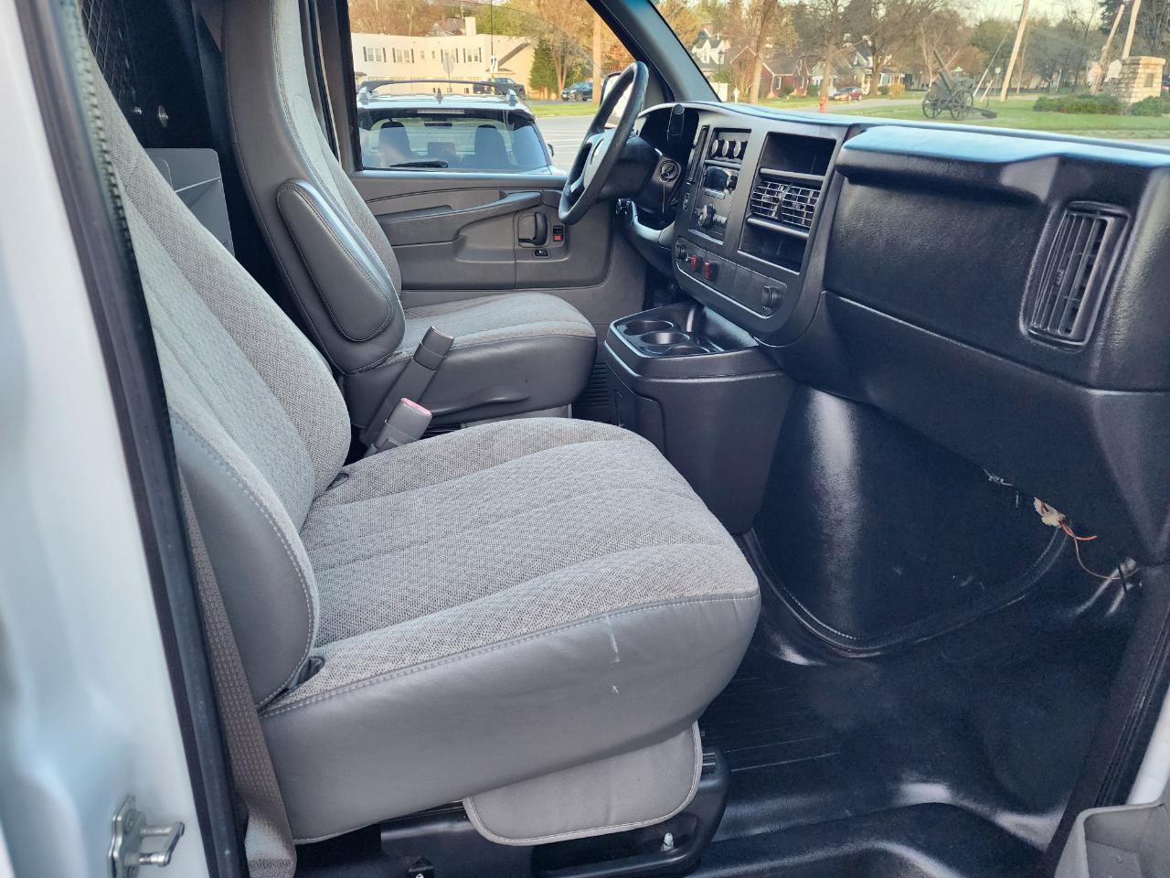 Chevrolet Express 2500 Cargo 2011