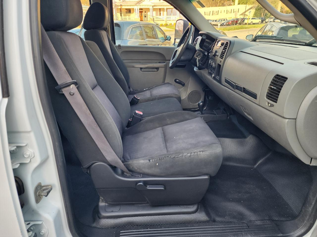 Chevrolet Silverado 2500HD Work Truck Crew Cab 4WD 2011