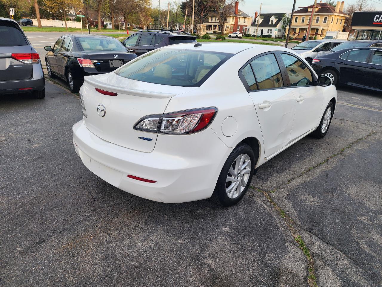 Mazda MAZDA3 I Grand Touring MT 4-Door 2013