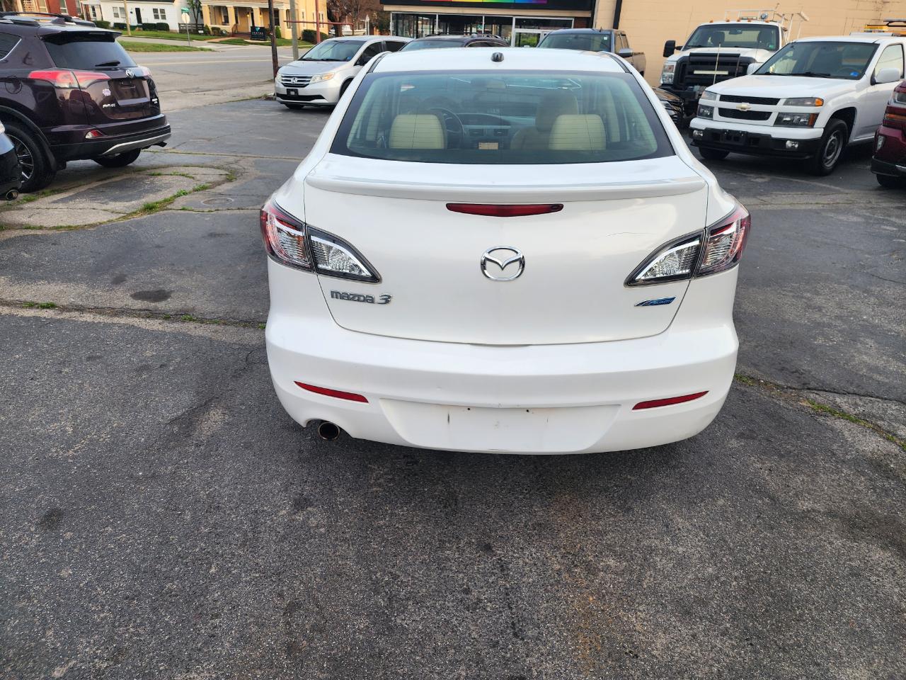 Mazda MAZDA3 I Grand Touring MT 4-Door 2013