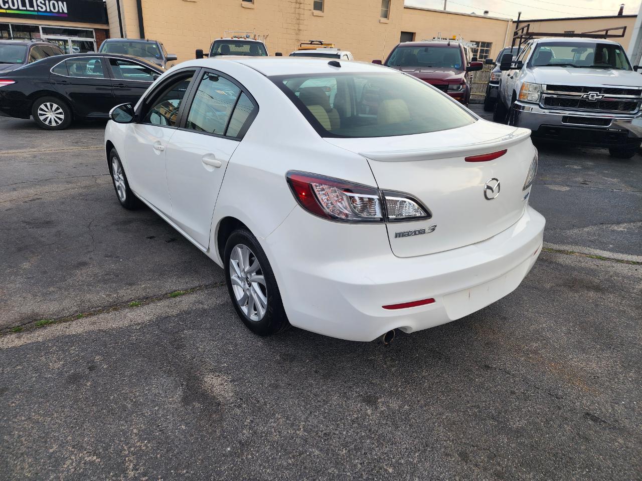 Mazda MAZDA3 I Grand Touring MT 4-Door 2013