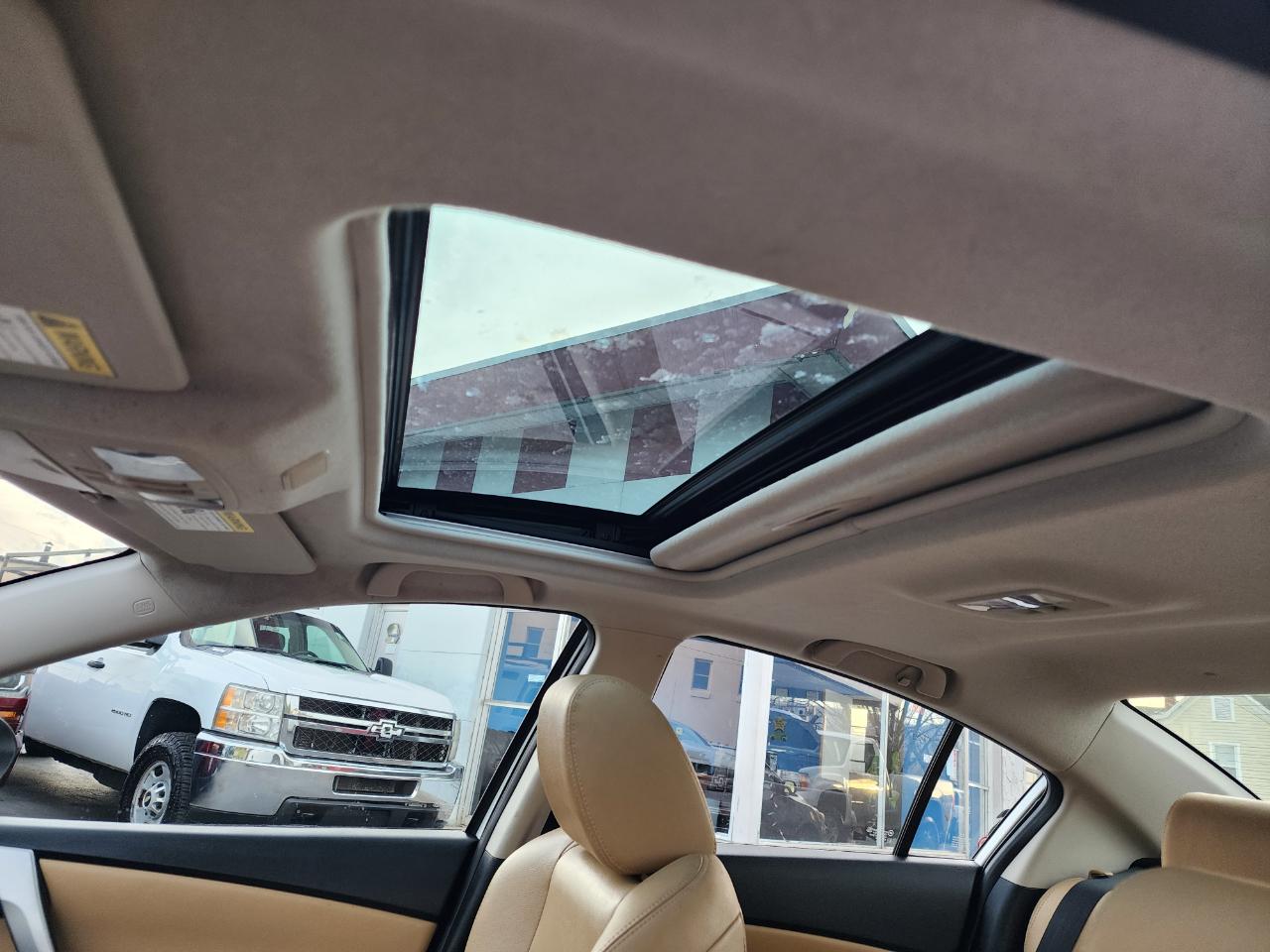 Mazda MAZDA3 I Grand Touring MT 4-Door 2013