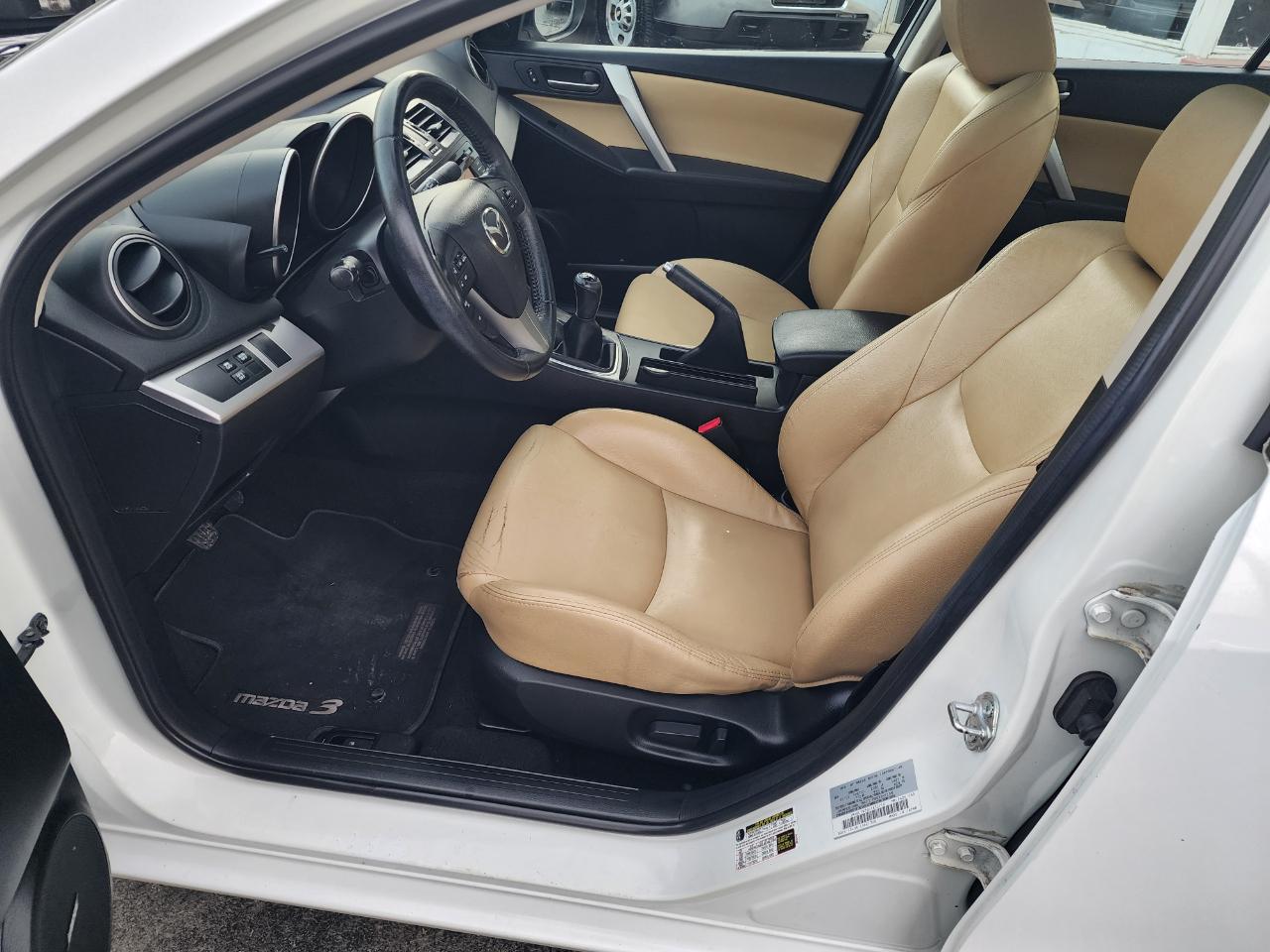 Mazda MAZDA3 I Grand Touring MT 4-Door 2013