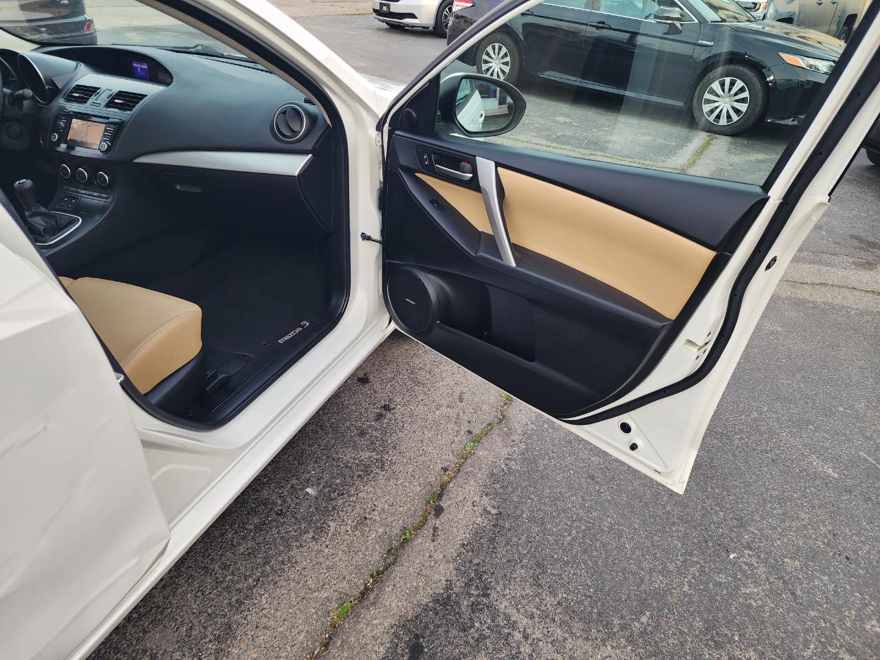 Mazda MAZDA3 I Grand Touring MT 4-Door 2013