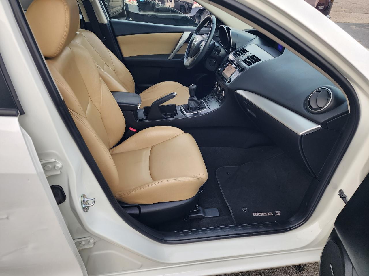 Mazda MAZDA3 I Grand Touring MT 4-Door 2013