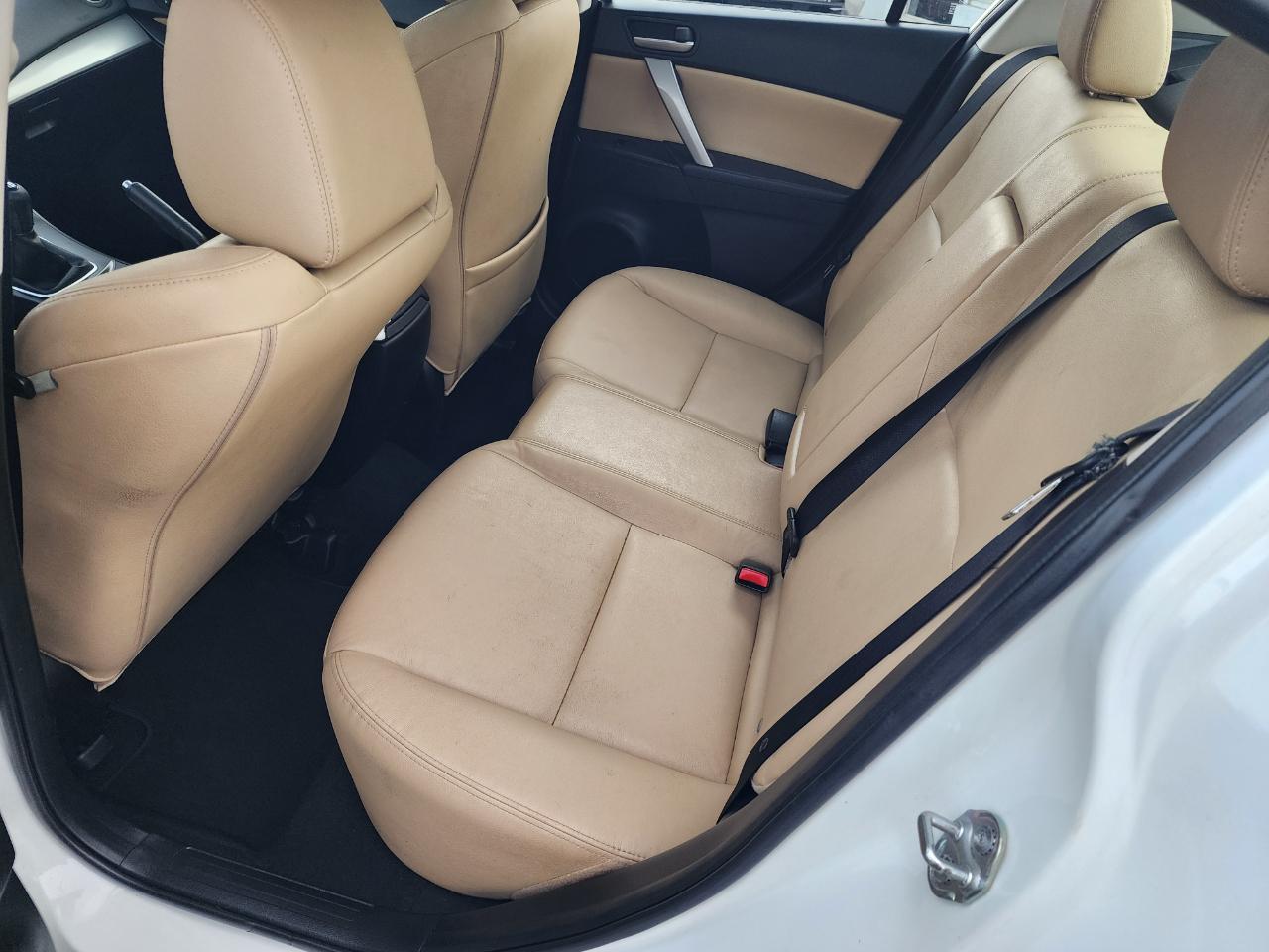 Mazda MAZDA3 I Grand Touring MT 4-Door 2013