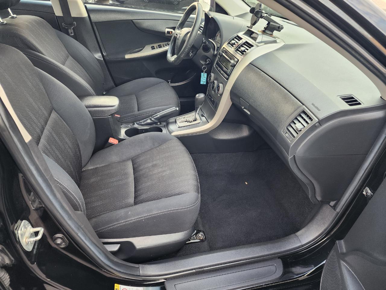 Toyota Corolla S 4-Speed AT 2012