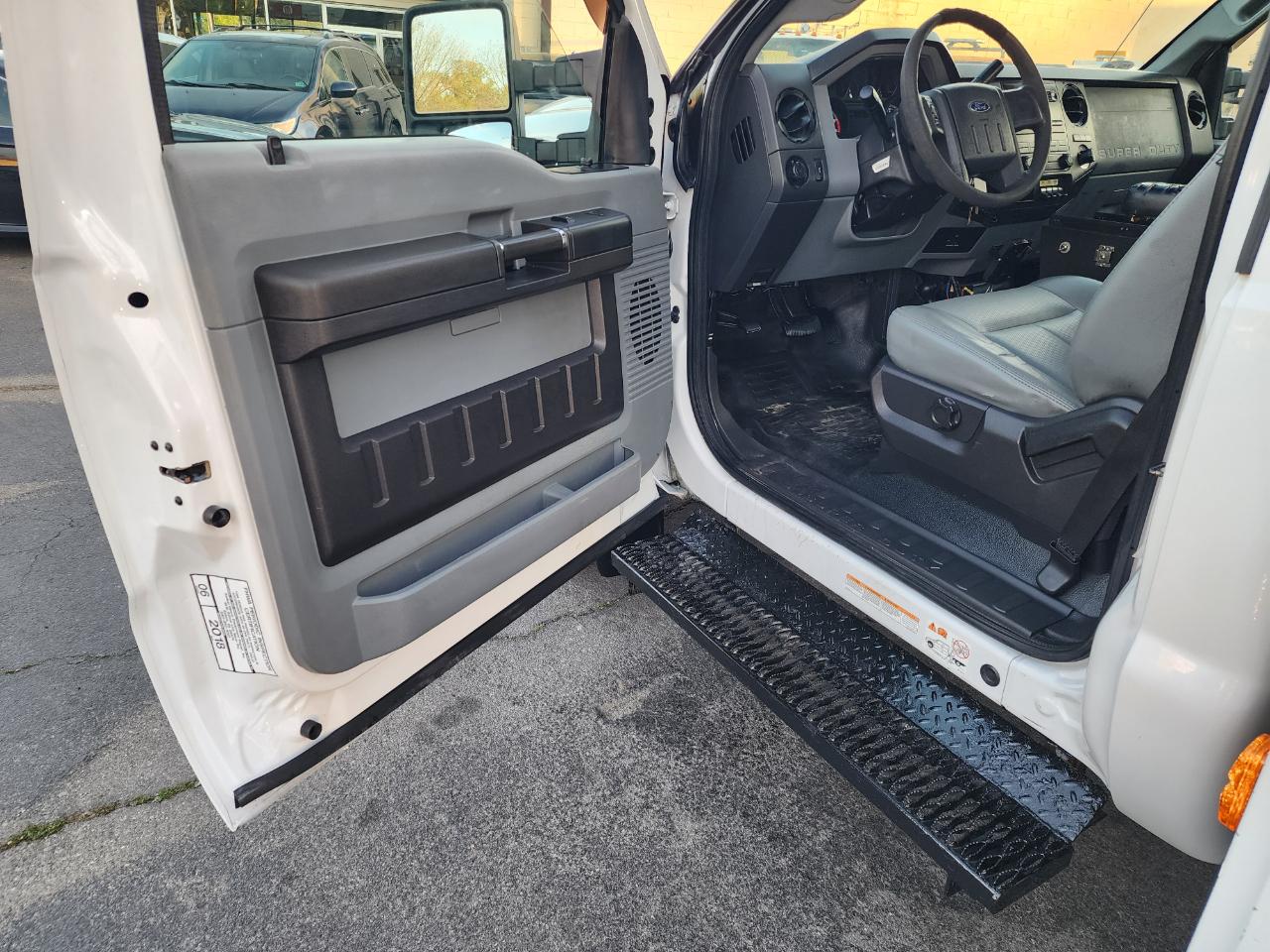 Ford F-550 Regular Cab DRW 4WD 2011