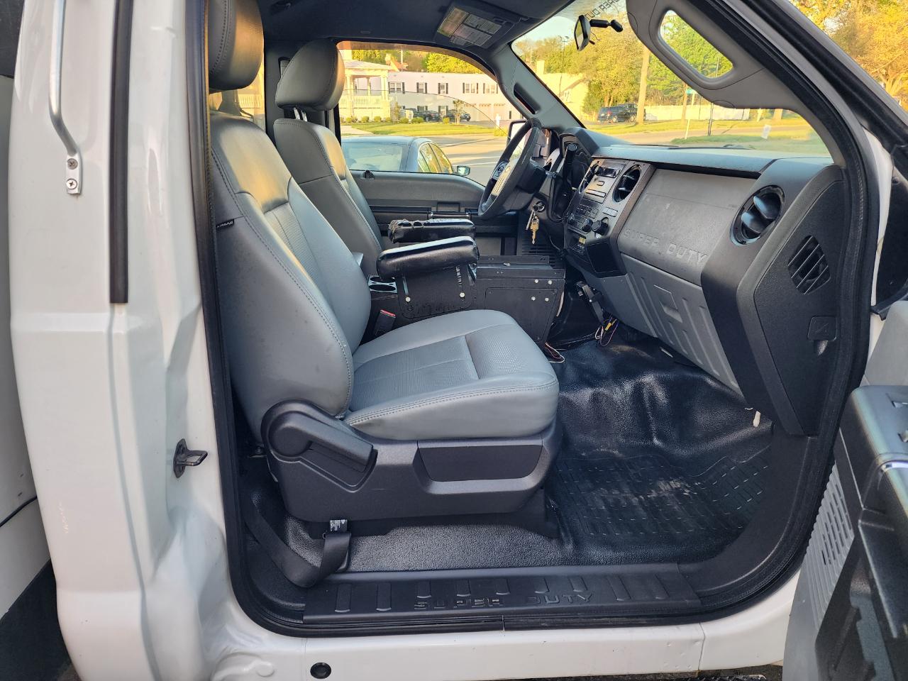 Ford F-550 Regular Cab DRW 4WD 2011