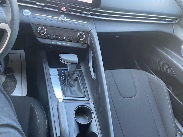 Hyundai Elantra SEL 2024