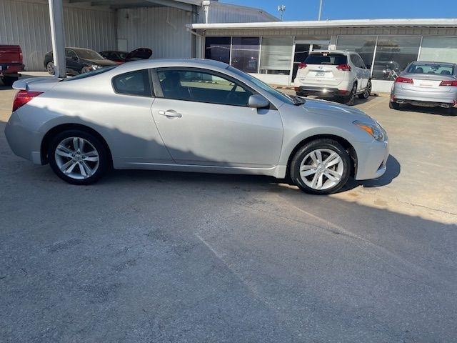 Nissan Altima 2.5 S CVT Coupe 2013